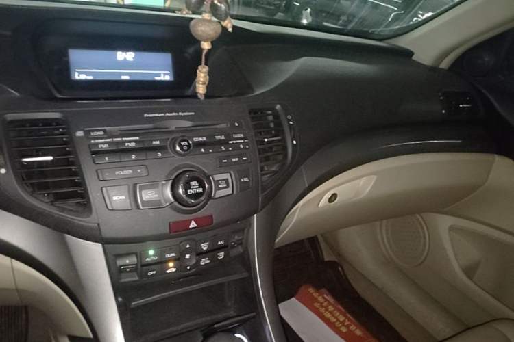 Used Honda Spirior 2009 2.4L Luxury Edition Audio And AC Panel