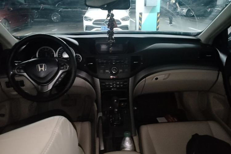 Used Honda Spirior 2009 2.4L Luxury Edition Center Console