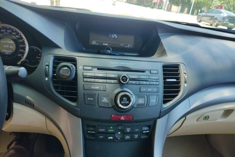 Used Honda Spirior 2009 2.4L Luxury Edition Audio And AC Panel