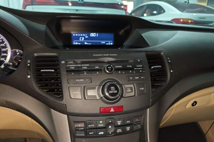 Used Honda Spirior 2009 2.4L Luxury Edition Audio And AC Panel