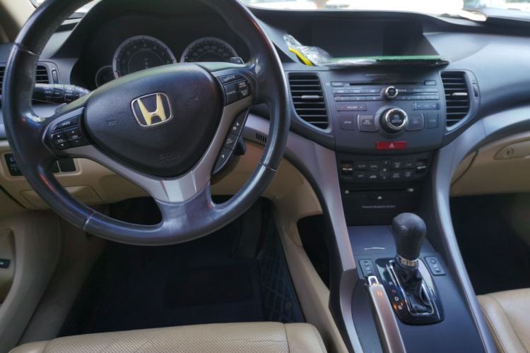 Used Honda Spirior 2009 2.4L Luxury Edition Center Console