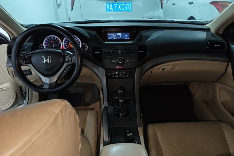 Used Honda Spirior 2009 2.4L Luxury Edition Center Console