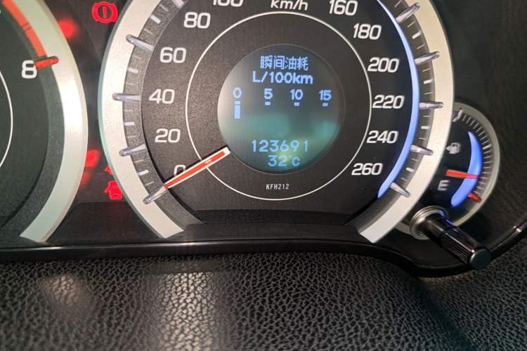 Used Honda Spirior 2009 2.4L Luxury Edition Odometer Close Up