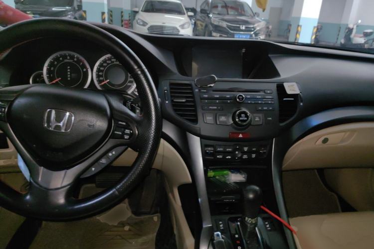 Used Honda Spirior 2013 2.0L Luxury Edition Center Console
