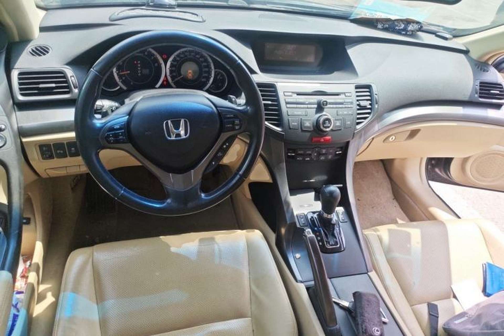 Used Honda Spirior 2013 2.4L Luxury Edition Center Console