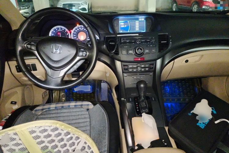Used Honda Spirior 2013 2.4L Luxury Edition Center Console