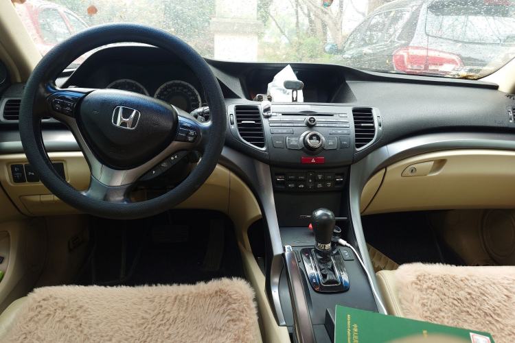 Used Honda Spirior 2013 2.4L Luxury Edition Center Console