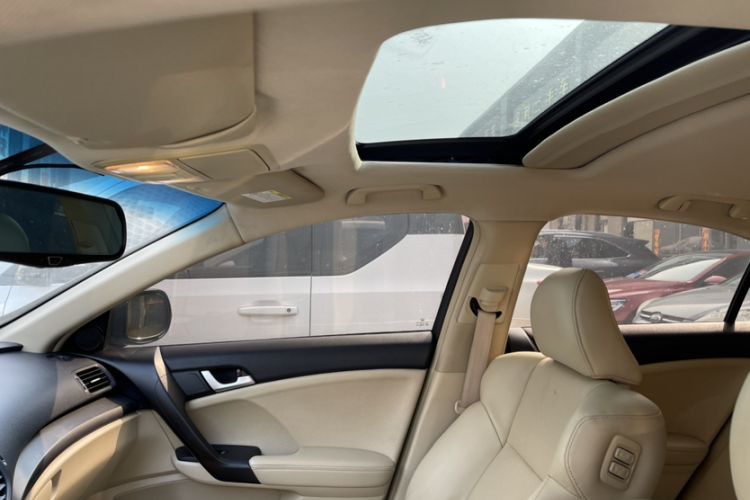 Used Honda Spirior 2013 2.4L Luxury Edition Interior 8