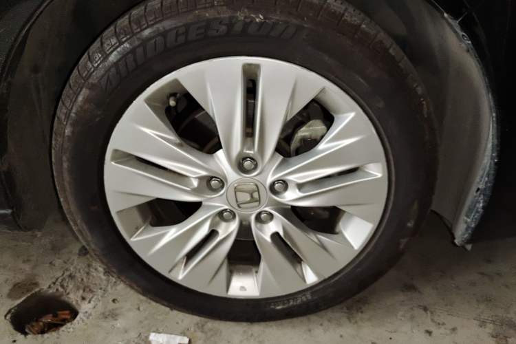 Used Honda Spirior 2013 2.4L Luxury Edition Right Front Wheel Hub