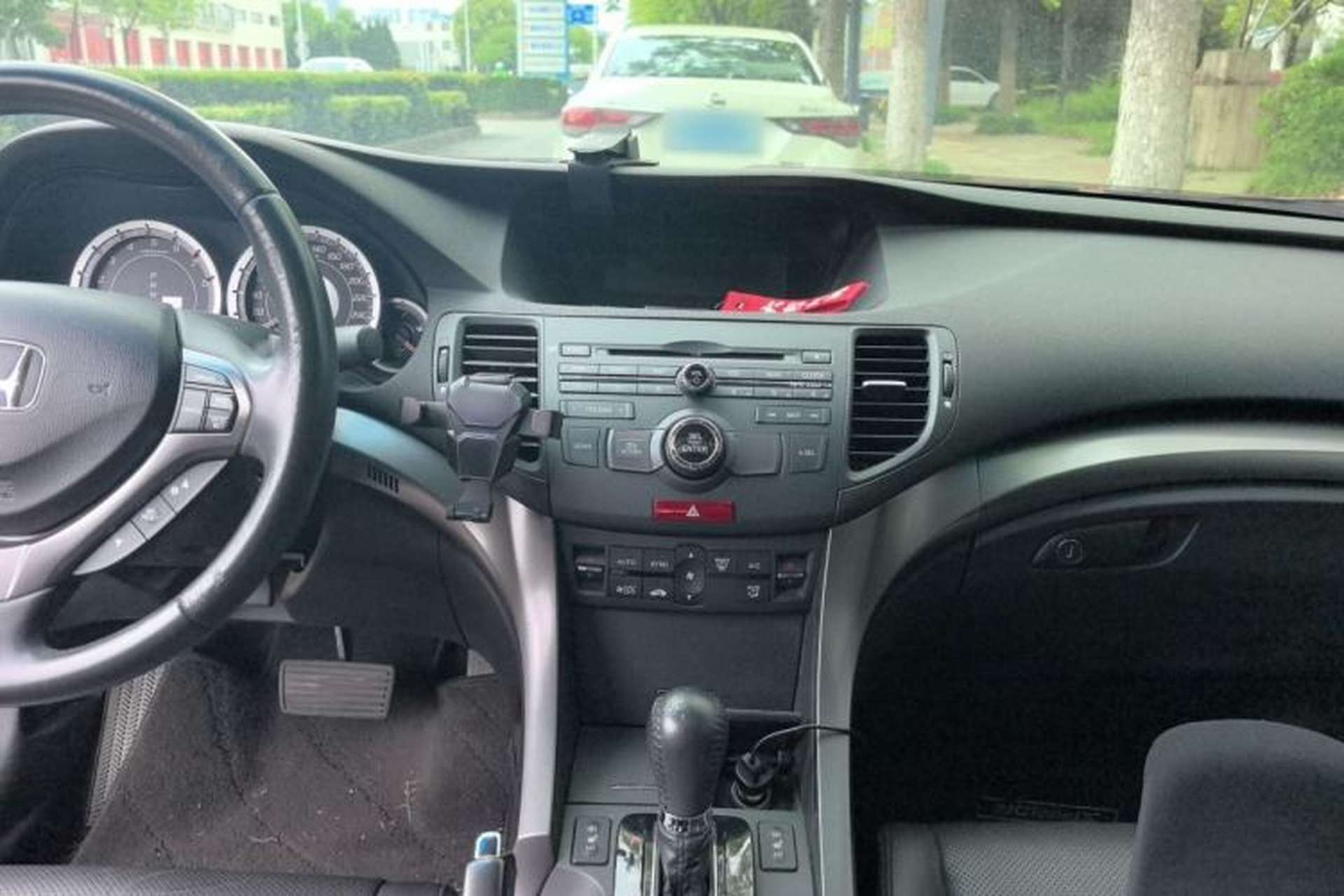 Used Honda Spirior 2013 2.0L Luxury Edition Center Console