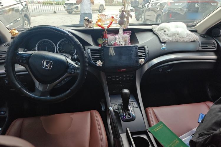 Used Honda Spirior 2013 2.0L Luxury Edition Center Console
