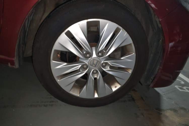 Used Honda Spirior 2013 2.4L Luxury Edition Right Front Wheel Hub