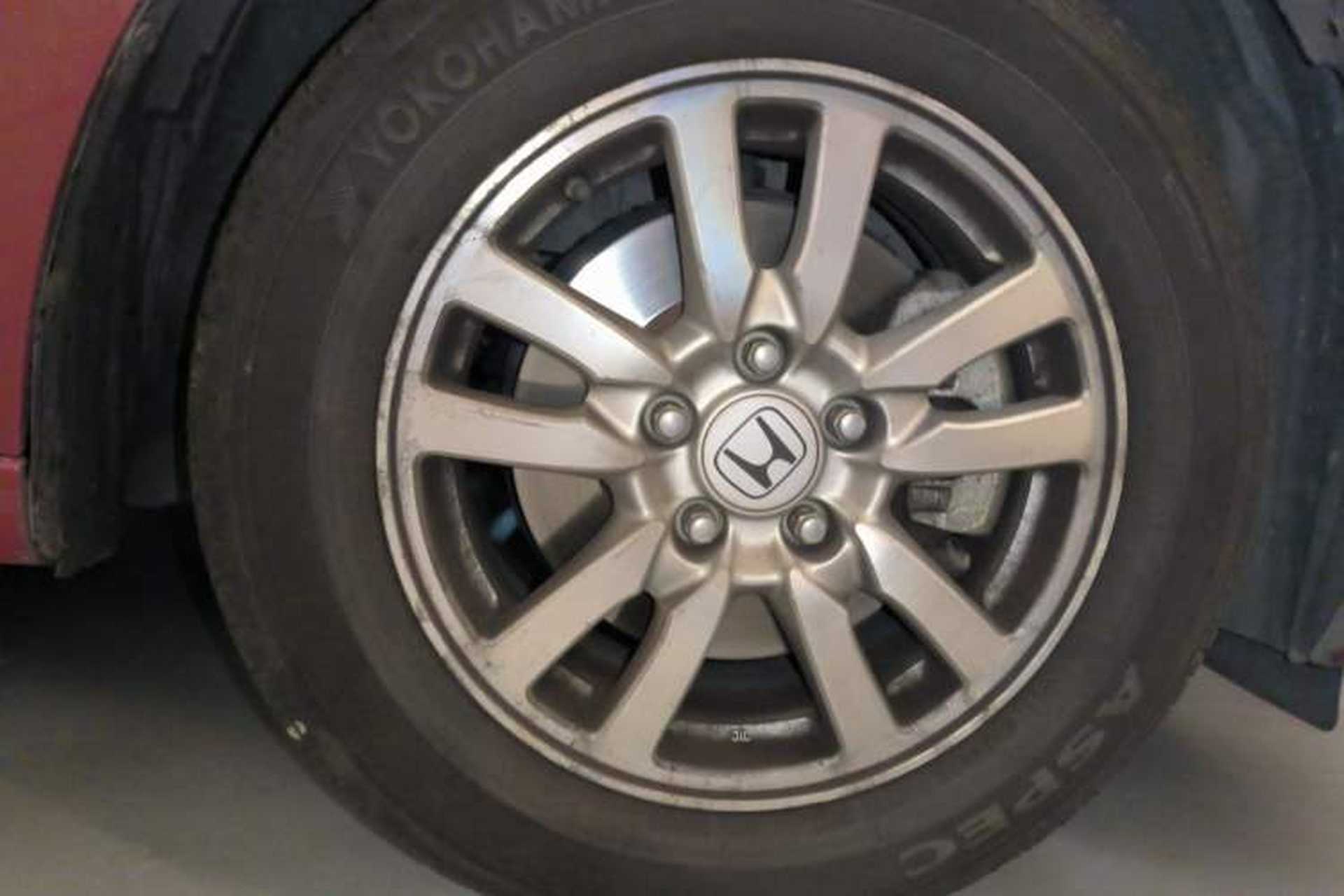 Used Honda Spirior 2013 2.0L Luxury Edition Right Front Wheel Hub