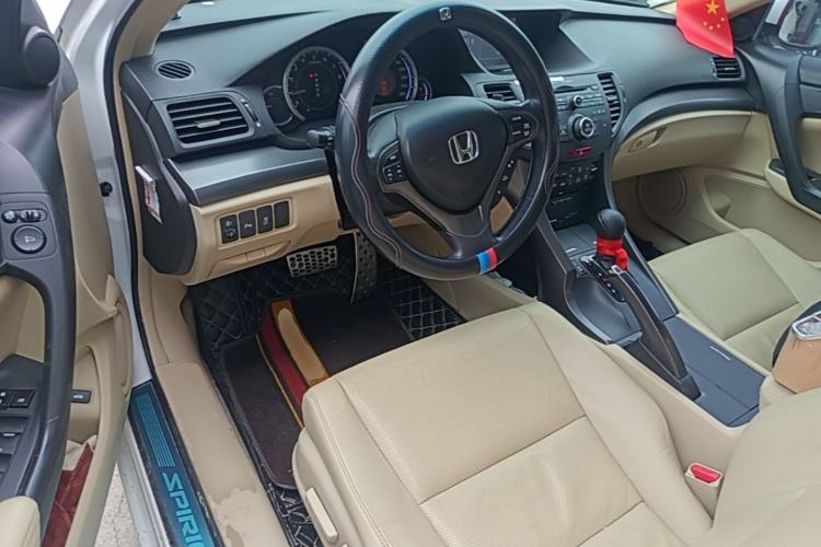 Used Honda Spirior 2013 2.4L Luxury Edition Center Console