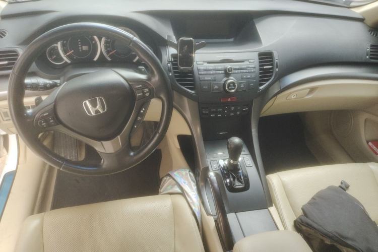 Used Honda Spirior 2013 2.4L Luxury Edition Center Console