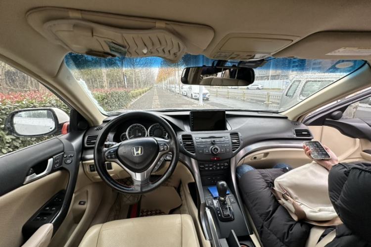 Used Honda Spirior 2013 2.0L Luxury Edition Interior 1