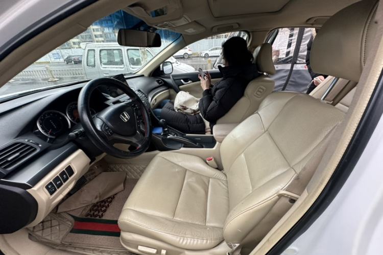 Used Honda Spirior 2013 2.0L Luxury Edition Interior 2