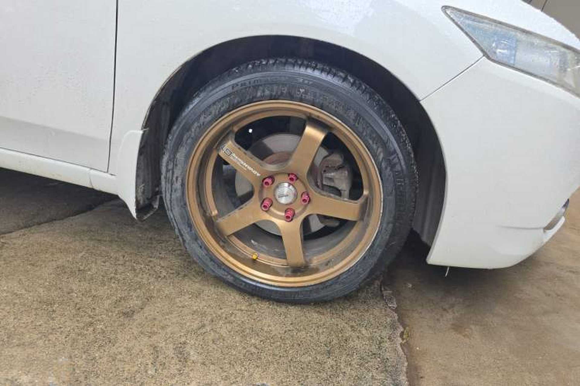 Used Honda Spirior 2013 2.0L Luxury Edition Right Front Wheel Hub