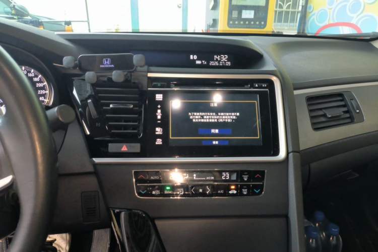Used Honda Spirior 2015 2.0L Luxury Edition Audio And AC Panel