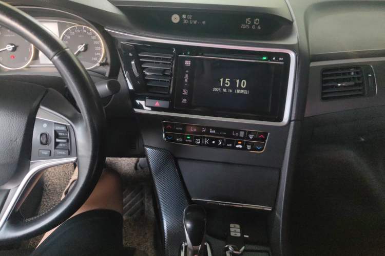 Used Honda Spirior 2015 2.0L Luxury Edition Audio And AC Panel