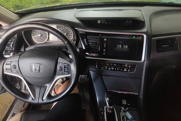 Used Honda Spirior 2015 2.0L Luxury Edition Center Console