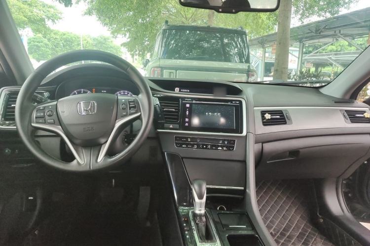 Used Honda Spirior 2015 2.0L Prestige Edition Center Console