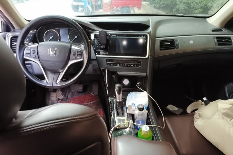 Used Honda Spirior 2015 2.0L Luxury Edition Center Console