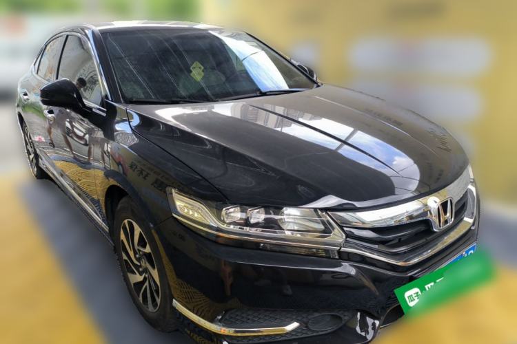 Used Honda Spirior 2015 2.0L Luxury Edition Front Right 45 Deg