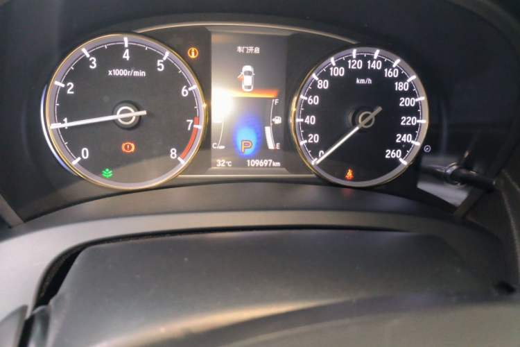 Used Honda Spirior 2015 2.0L Luxury Edition Odometer Close Up