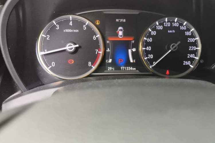 Used Honda Spirior 2015 2.0L Luxury Edition Odometer Close Up