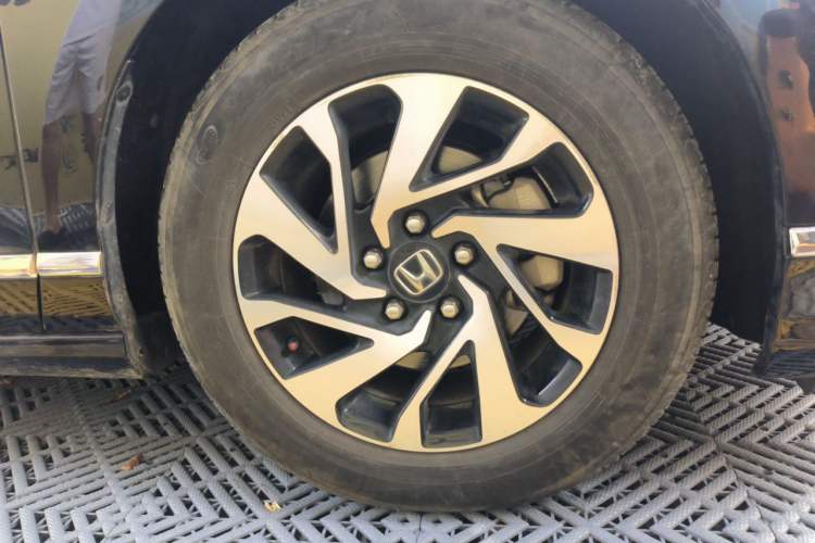 Used Honda Spirior 2015 2.0L Luxury Edition Right Front Wheel Hub