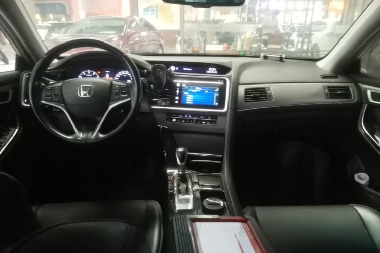 Used Honda Spirior 2015 2.4L Luxury Edition Center Console