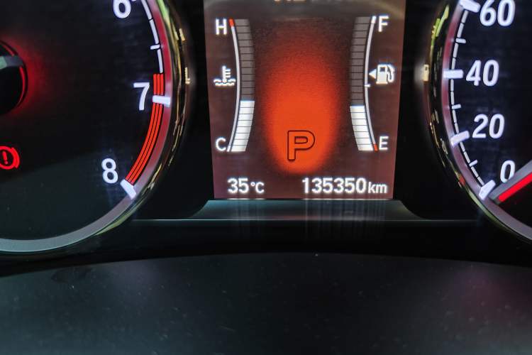 Used Honda Spirior 2015 2.4L Si Odometer Close Up