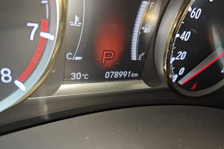 Used Honda Spirior 2015 2.4L Si Odometer Close Up