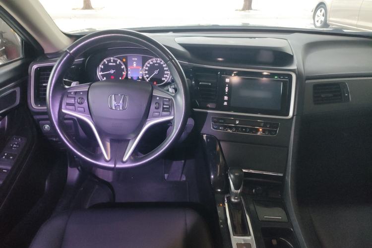 Used Honda Spirior 2015 2.0L Luxury Edition Center Console