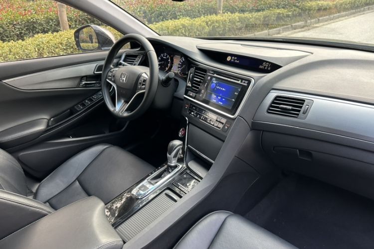 Used Honda Spirior 2015 2.0L Collector's Edition Interior 8