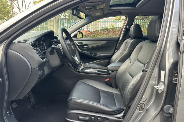 Used Honda Spirior 2015 2.0L Collector's Edition Interior 9