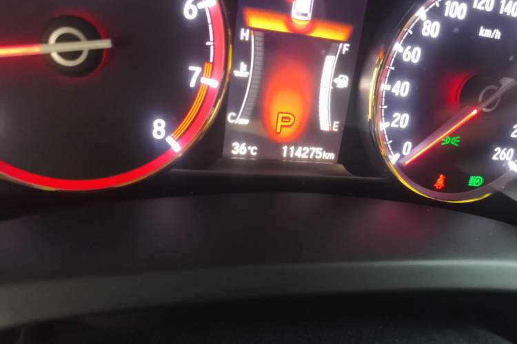 Used Honda Spirior 2015 2.4L Si Odometer Close Up
