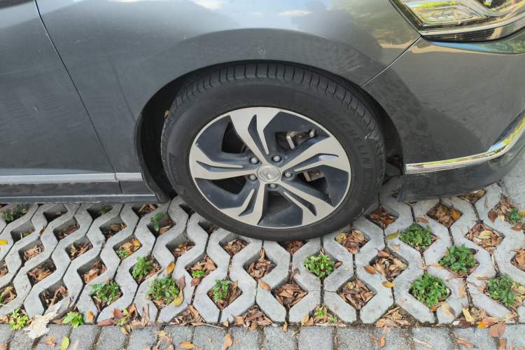 Used Honda Spirior 2015 2.4L Prestige Edition Right Front Wheel Hub