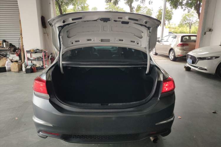 Used Honda Spirior 2015 2.0L Luxury Edition Trunk