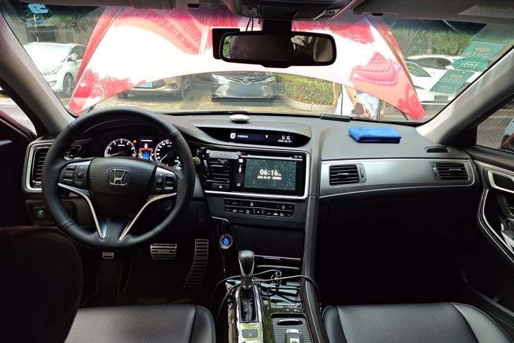 Used Honda Spirior 2015 2.0L Prestige Edition Center Console