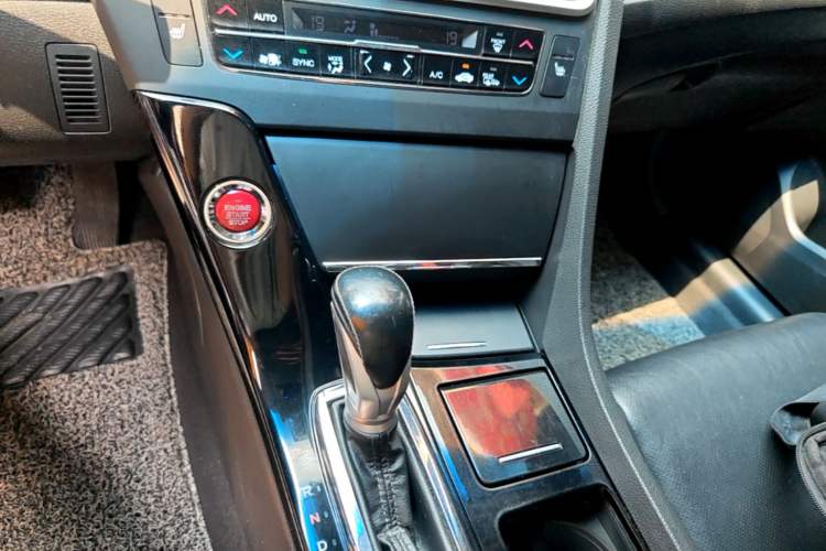 Used Honda Spirior 2015 2.0L Collector's Edition Gear Lever