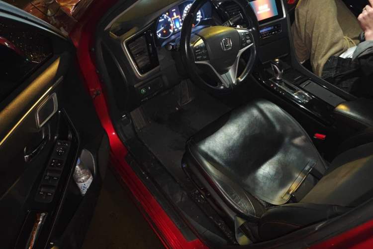 Used Honda Spirior 2015 2.0L Prestige Edition Interior 3