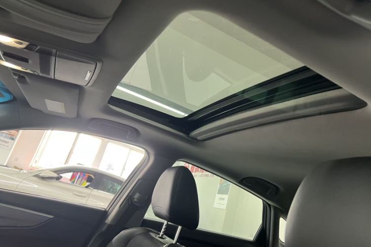 Used Honda Spirior 2015 2.0L Prestige Edition Interior 8