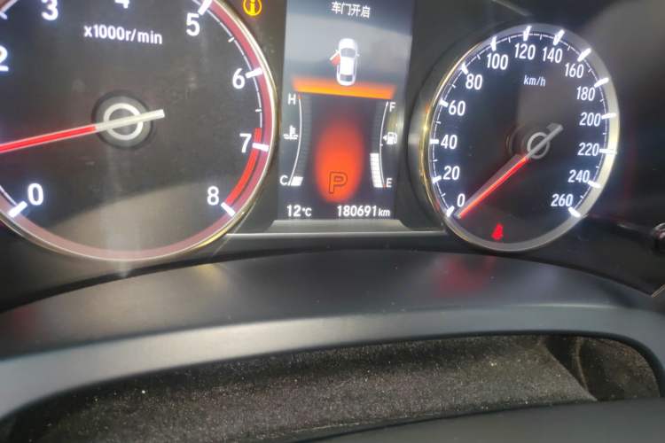 Used Honda Spirior 2015 2.4L Si Odometer Close Up