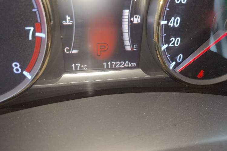 Used Honda Spirior 2015 2.4L Si Odometer Close Up