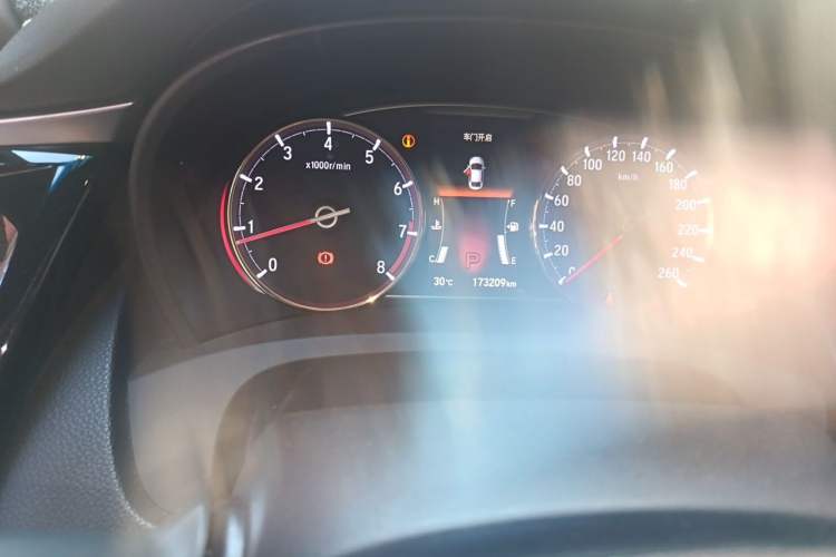 Used Honda Spirior 2015 2.4L Si Odometer Close Up