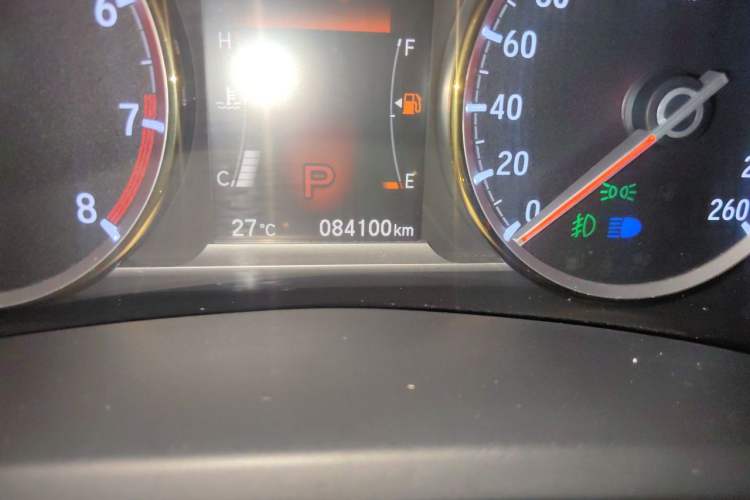 Used Honda Spirior 2015 2.4L Si Odometer Close Up