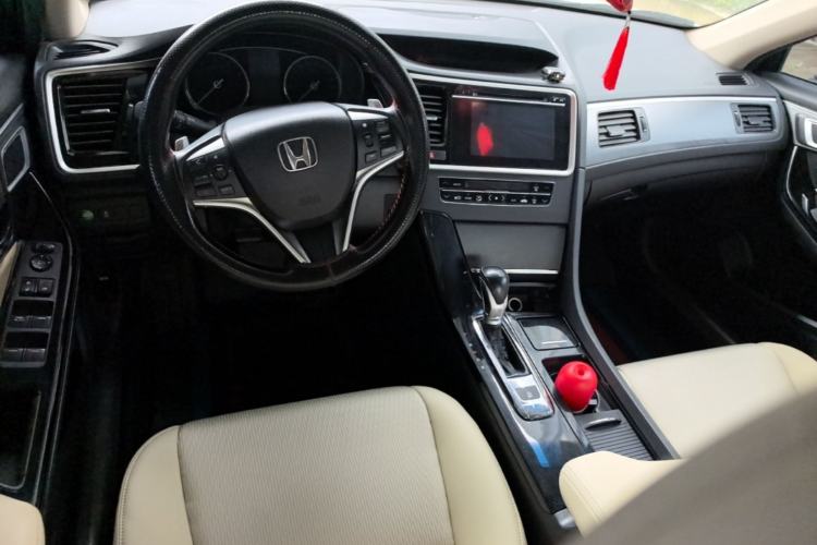 Used Honda Spirior 2015 2.0L Luxury Edition Center Console