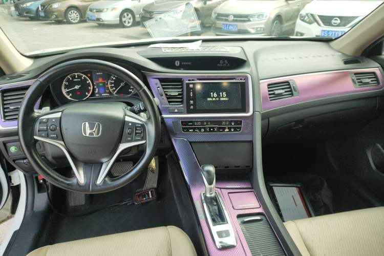 Used Honda Spirior 2015 2.0L Luxury Edition Center Console
